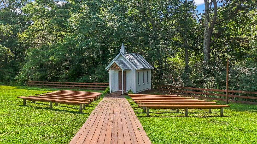 More Photos Of 74 Gore Rd, Boaz Restaurant For Sale