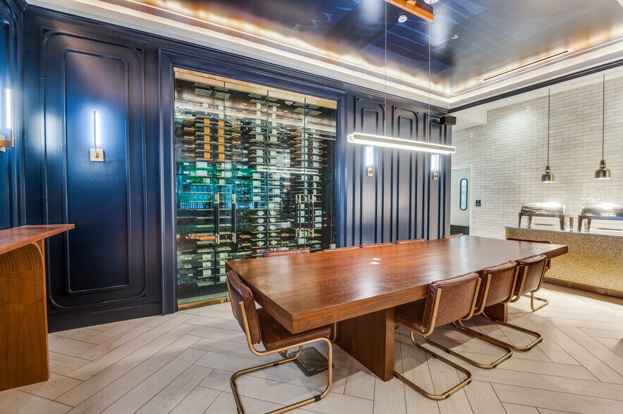 More Photos Of 2323 Victory Ave, Dallas Office For Lease