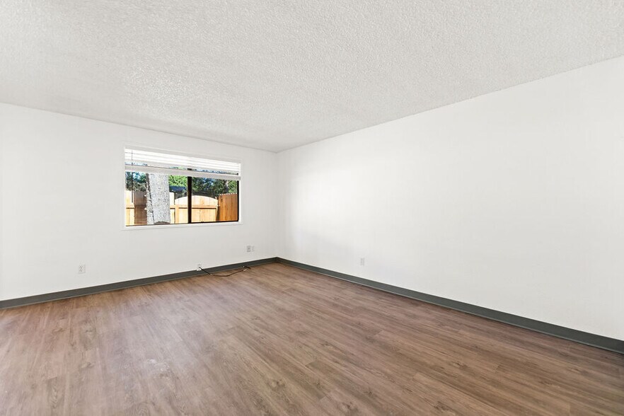 More Photos Of 14623 NE Coast Pine Ct, Vancouver Apartments For Sale