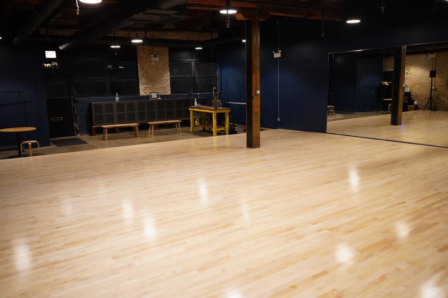 More Photos Of 4700 N Ravenswood Ave, Chicago Warehouse For Lease
