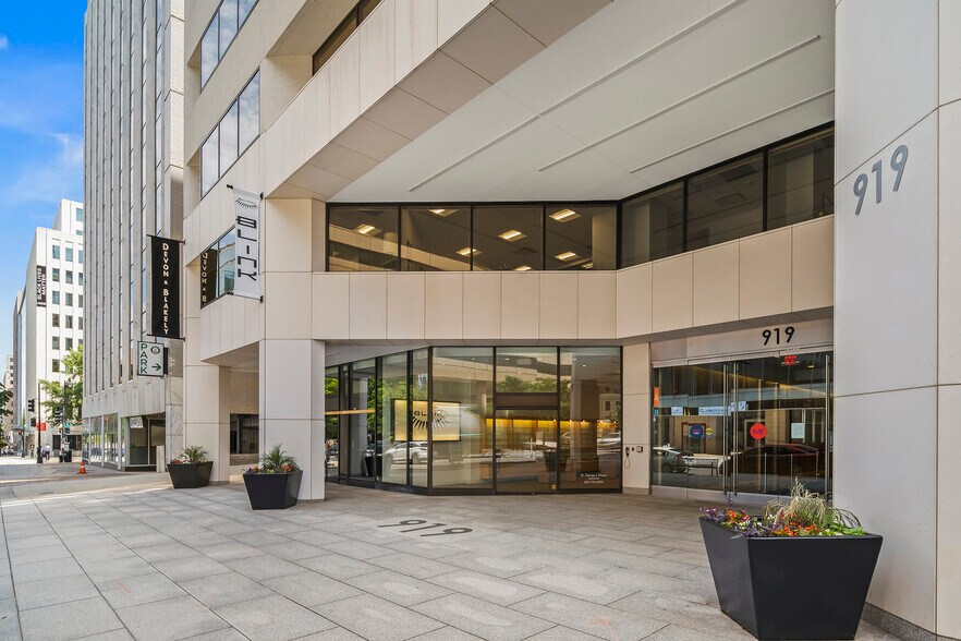 More Photos Of 919 18th St NW, Washington Office For Lease