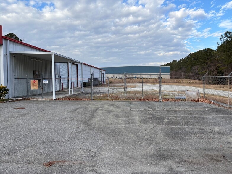 More Photos Of 41 Artley Rd, Savannah Warehouse For Lease