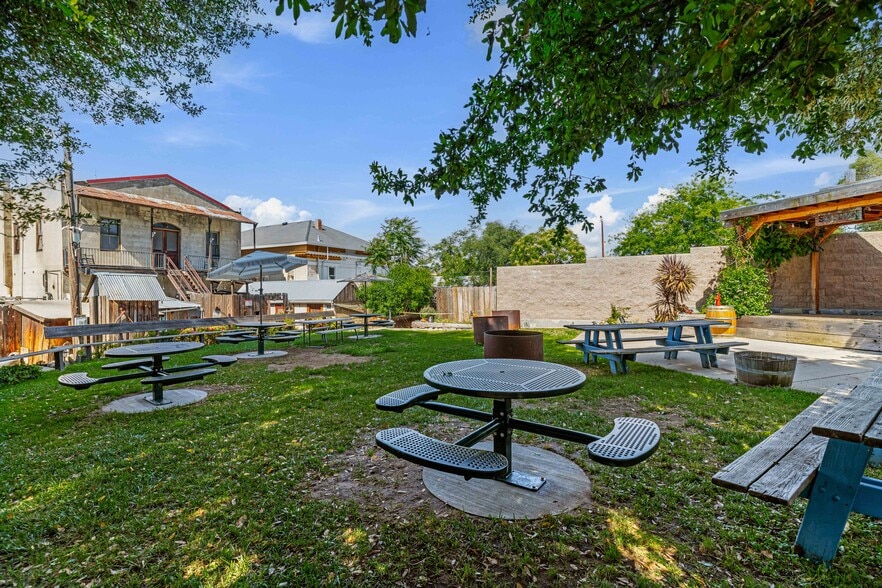 More Photos Of 30048 Yosemite Blvd, La Grange Bar For Sale