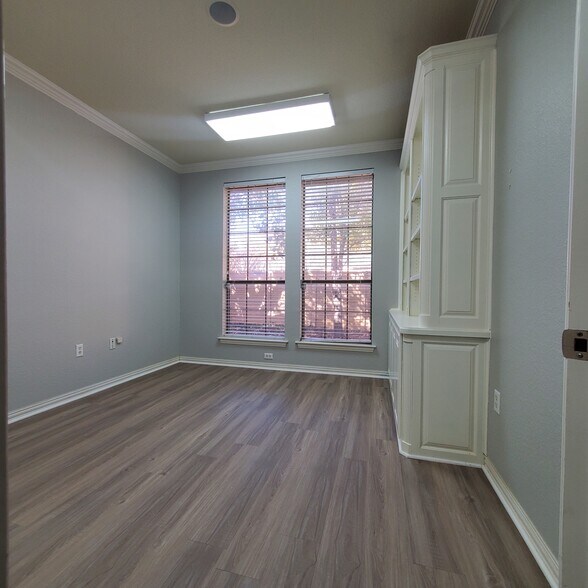 More Photos Of 401 Harwood Rd, Bedford Medical For Lease