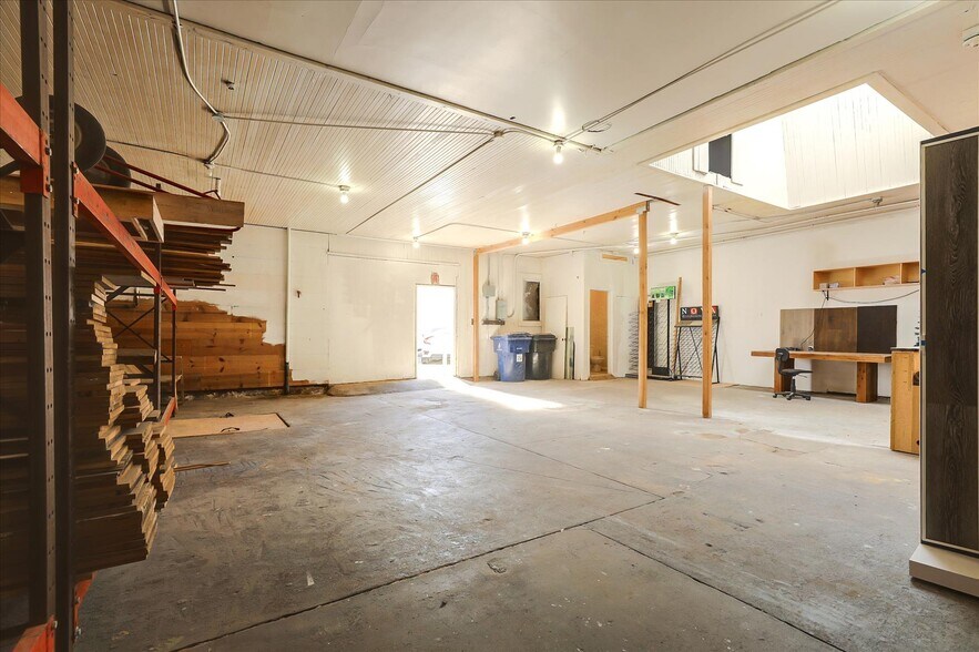 More Photos Of 14 E Lake Ave, Watsonville Storefront For Sale