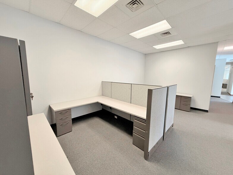 More Photos Of 2529 Commerce Pky, North Port Warehouse For Lease