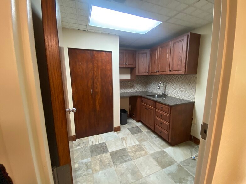 More Photos Of 882 S Matlack St, West Chester Office For Lease