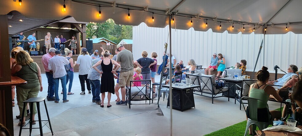 More Photos Of 158 Johnson St, Big Horn Restaurant For Lease