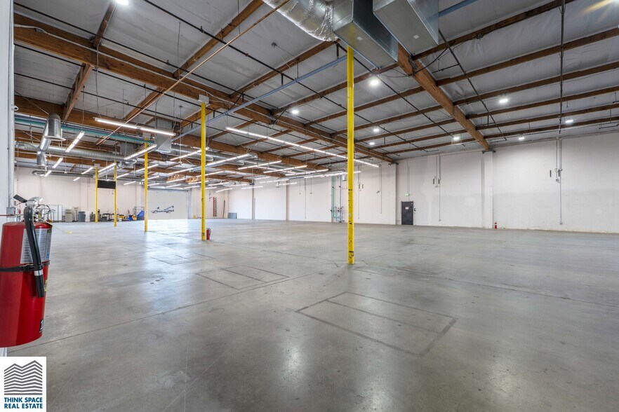 More Photos Of 9419 Mason Ave, Chatsworth Manufacturing For Lease