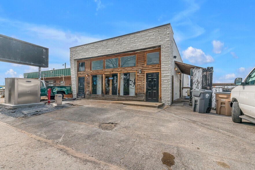 More Photos Of 823 Woodland St, Nashville Freestanding For Lease