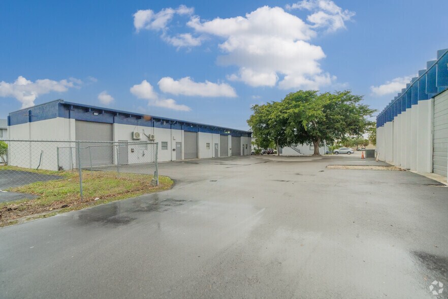 More Photos Of 1111 SW 21st Ave, Fort Lauderdale Warehouse For Lease