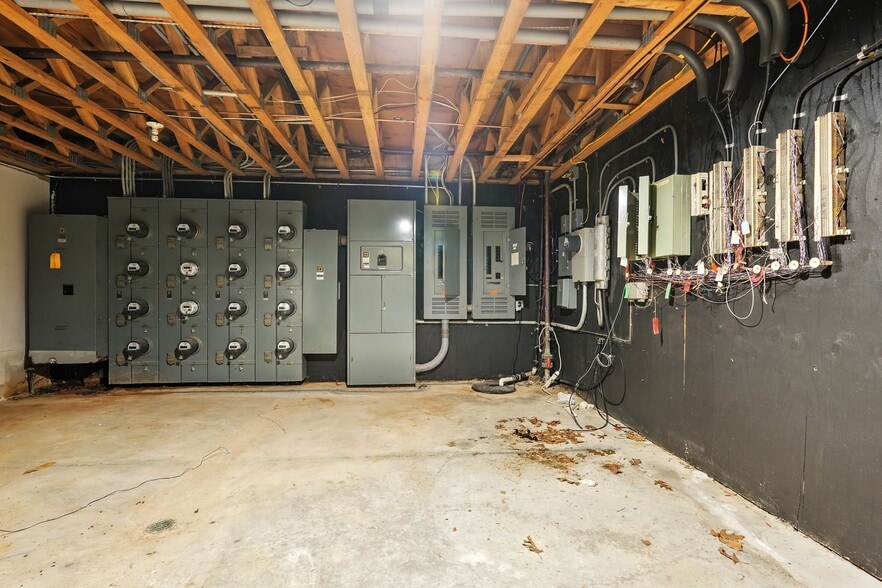 More Photos Of 185 West Ave, Ludlow Medical For Sale
