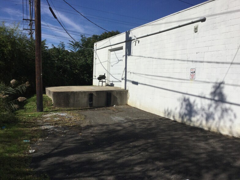 More Photos Of 1010 Rose Ave, Runnemede Flex For Sale