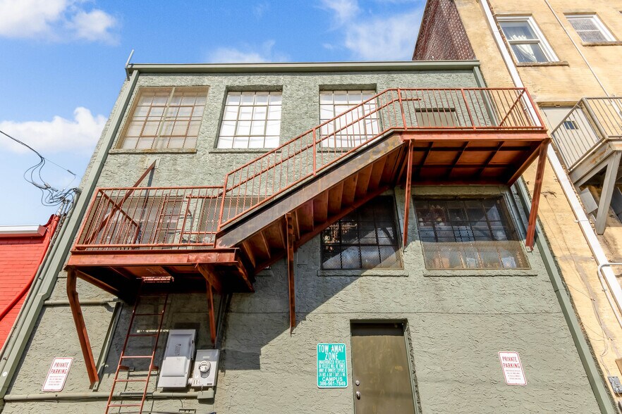 More Photos Of 114 S Woodland Blvd, Deland Storefront For Sale