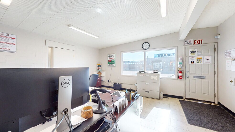 More Photos Of 662 15 St SW, Medicine Hat Industrial For Sale