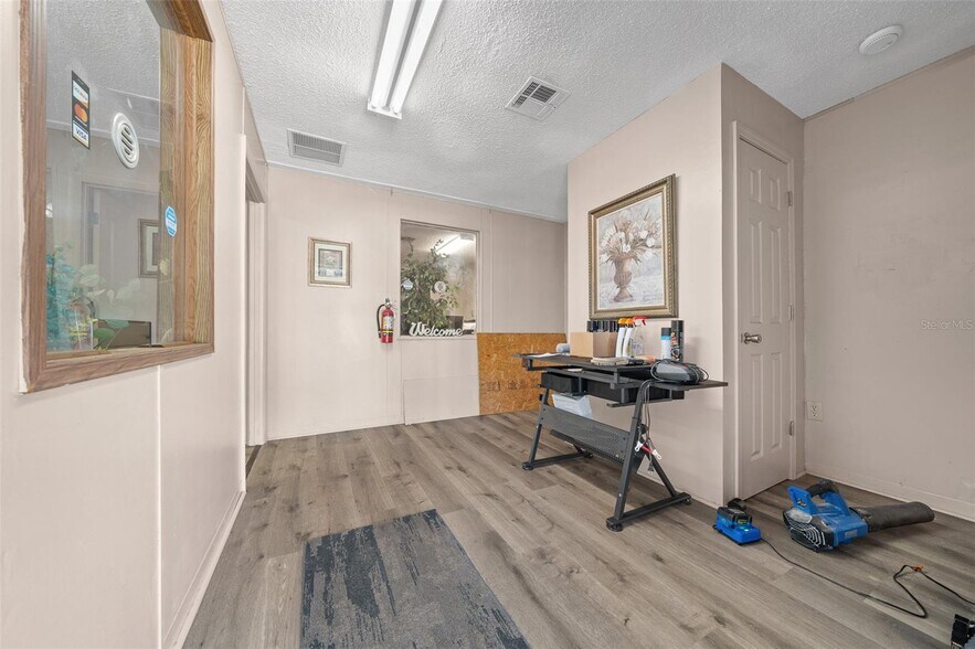 More Photos Of 4820 NE 35th St, Silver Springs Auto Dealership For Sale