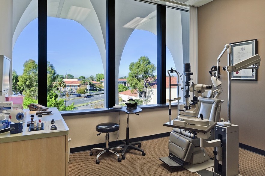 More Photos Of 23521 Paseo de Valencia, Laguna Hills Medical For Lease