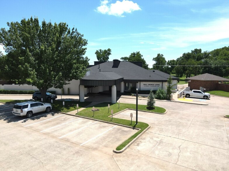 More Photos Of 3201 S Berry Rd, Norman Office Residential For Lease