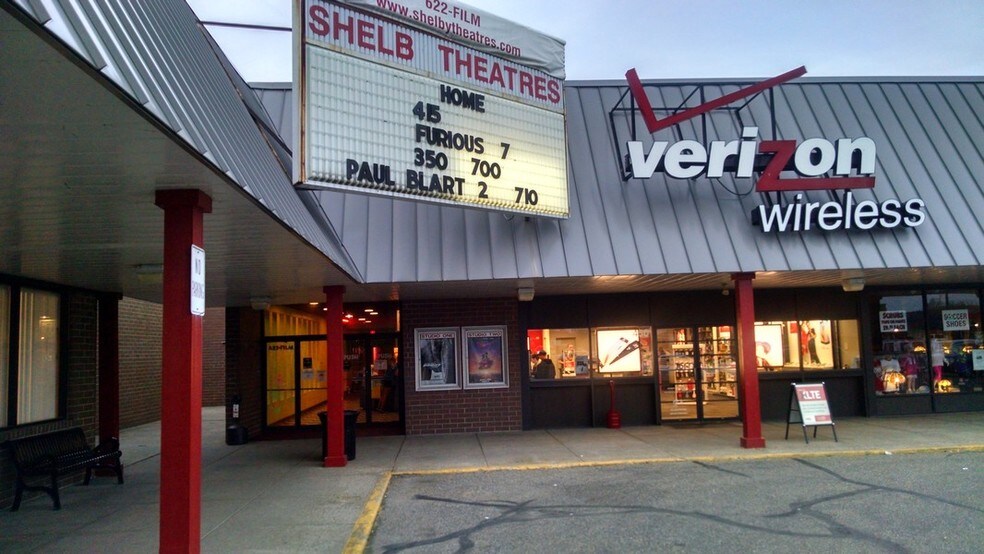 More Photos Of 300-499 Downtowner Plz, Coshocton General Retail For Sale