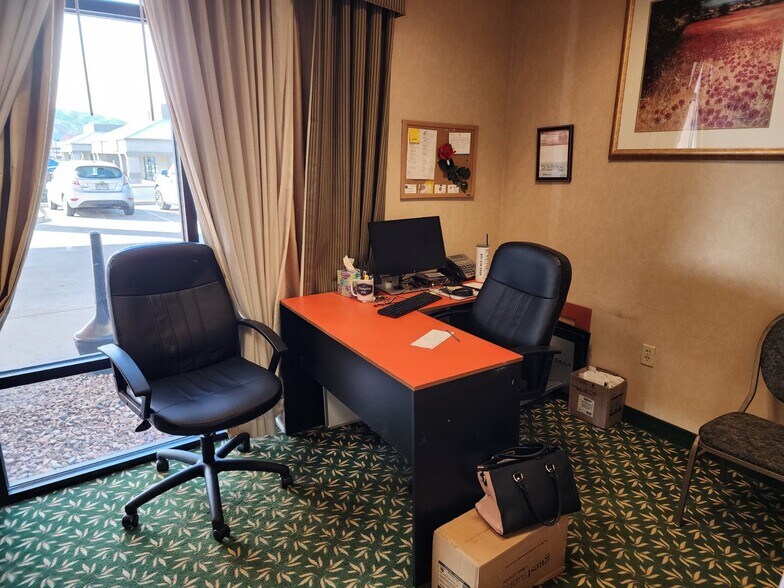 More Photos Of 102 McCormick Pky, Canon City Hotel For Sale