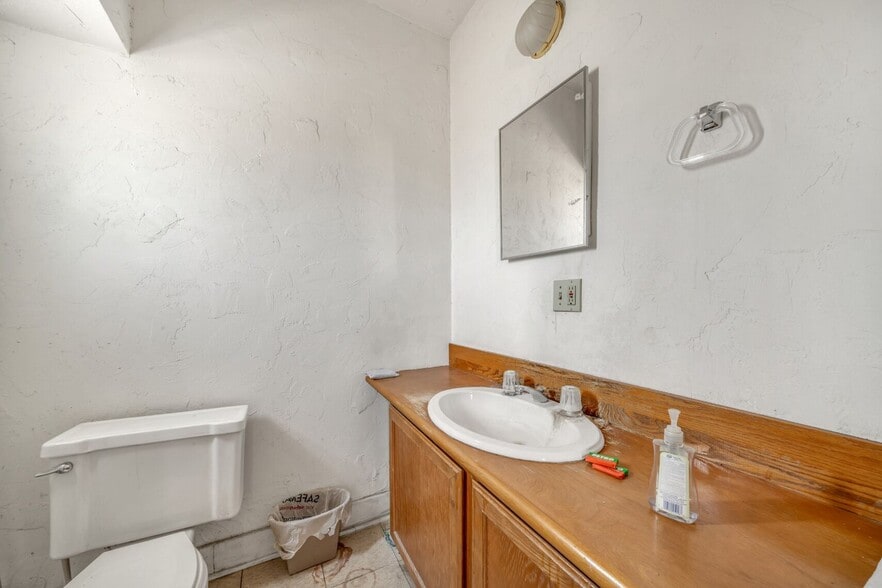 More Photos Of 1433 N 1st St, Phoenix General Retail For Sale