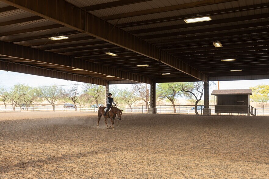 More Photos Of 9525 E Graf Ln, Tucson Horse Stables For Sale