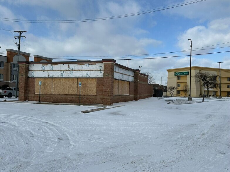 More Photos Of 18902 Northline Rd, Southgate Fast Food For Sale