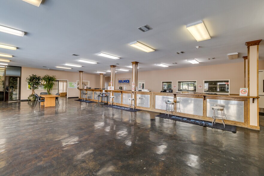 More Photos Of 208 Franklin Dr, West Monroe Distribution For Sale