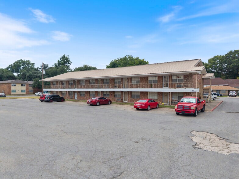 More Photos Of 2213 E 7th Ave, Pine Bluff Apartments For Sale