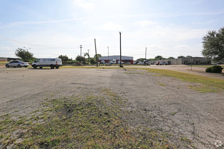 More Photos Of 237 S Belt Line Rd, Irving Land For Lease