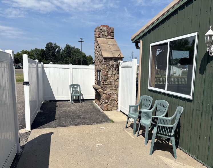 More Photos Of 110 Star St W, Maple Lake Restaurant For Sale