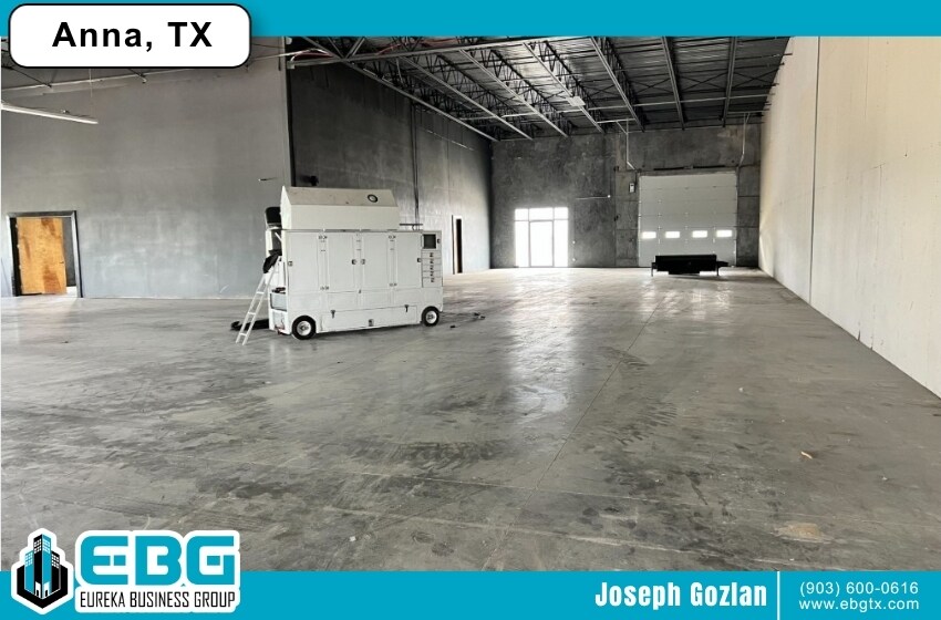 More Photos Of 708 E Houston St, Anna Warehouse For Lease