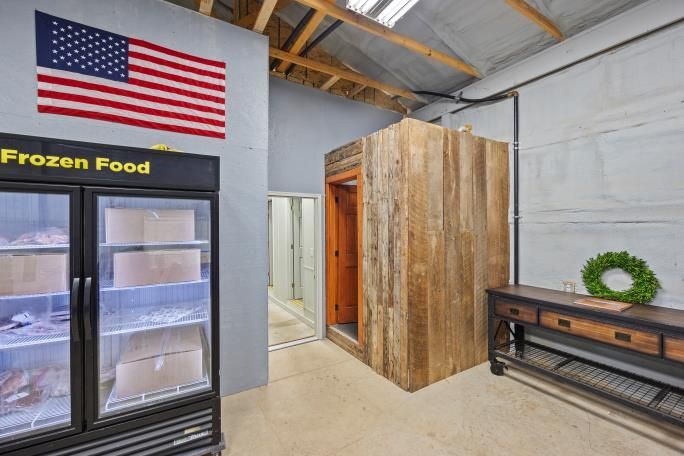 More Photos Of 3250 Dutch Valley Rd, Clinton Distribution For Sale