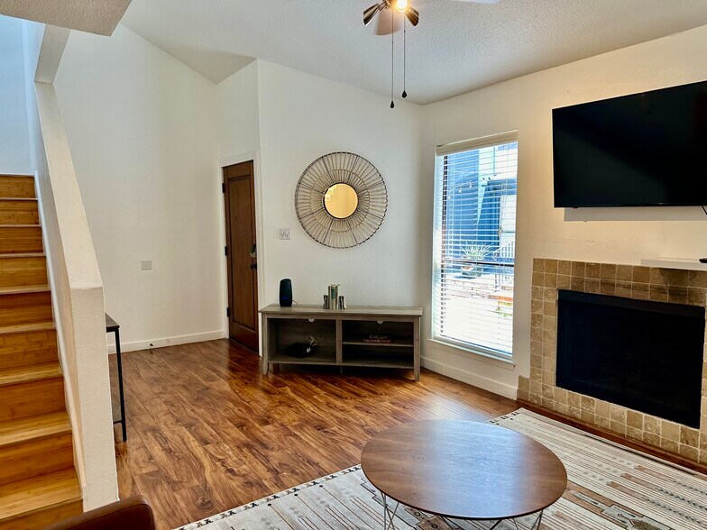 More Photos Of 708-800 S 1st St, Austin Multifamily For Sale