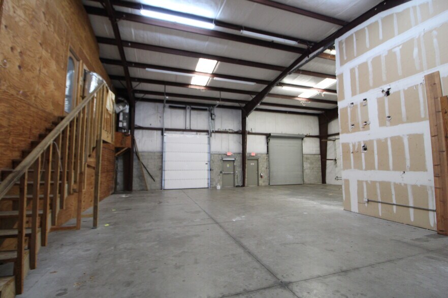 More Photos Of 2208 58th Ave E, Bradenton Warehouse For Sale