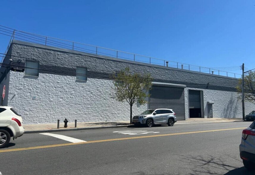 Primary Photo Of 18-81 Steinway St, Astoria Warehouse For Lease