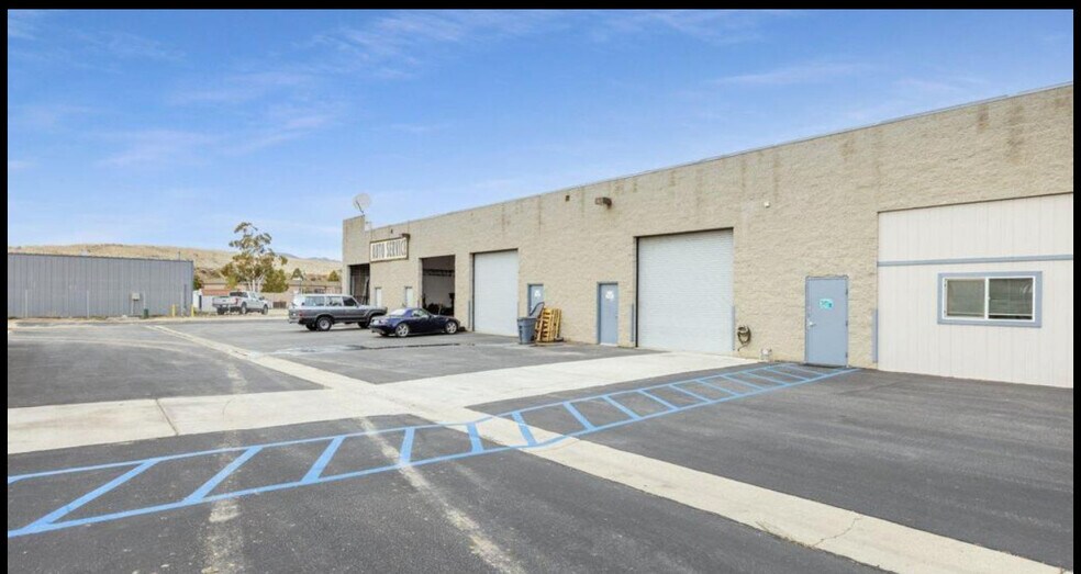 More Photos Of 410 W J St, Tehachapi Light Manufacturing For Sale