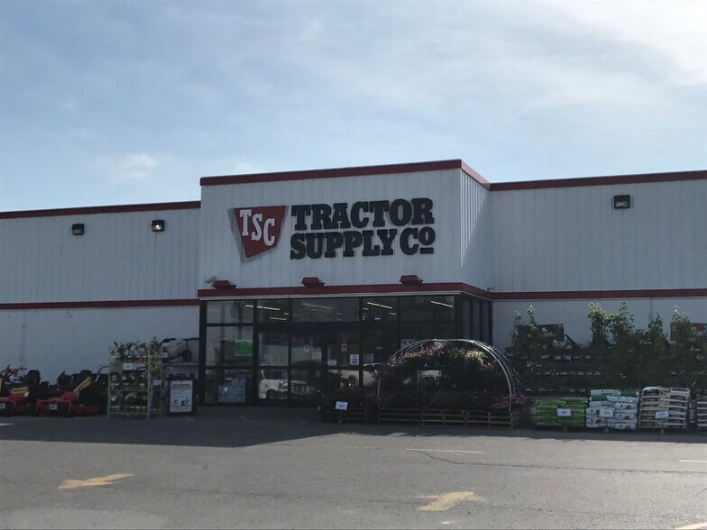 More Photos Of 1300-1338 Huntsville Hwy, Fayetteville Unknown For Lease