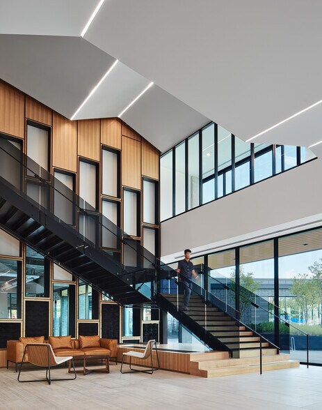 More Photos Of 10 Lea Ave, Nashville Office For Lease