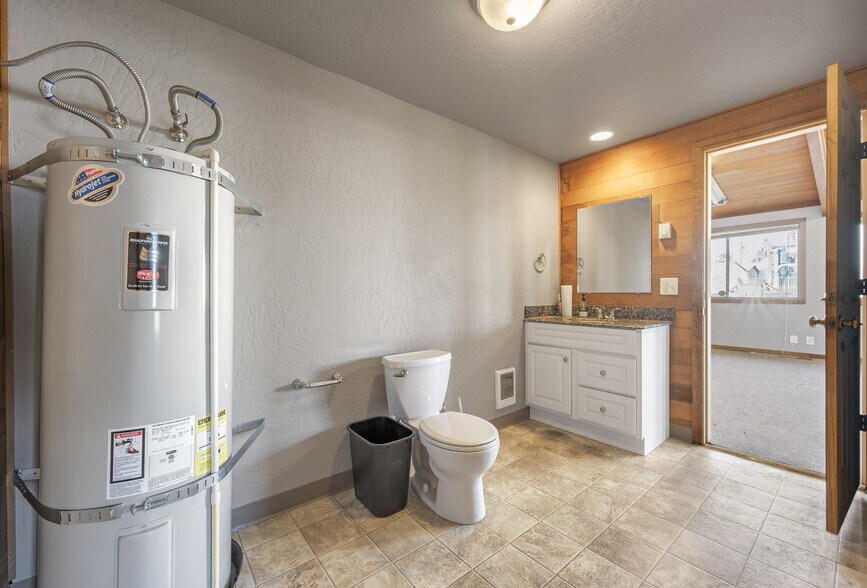 More Photos Of 2150 Cross St, Eugene Service For Lease