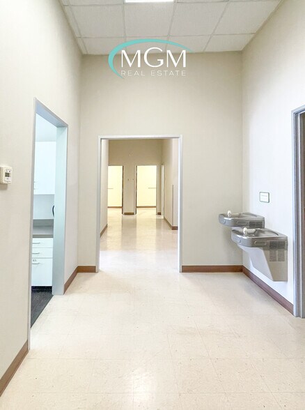 More Photos Of 1652 E Houston St, Beeville Healthcare For Lease