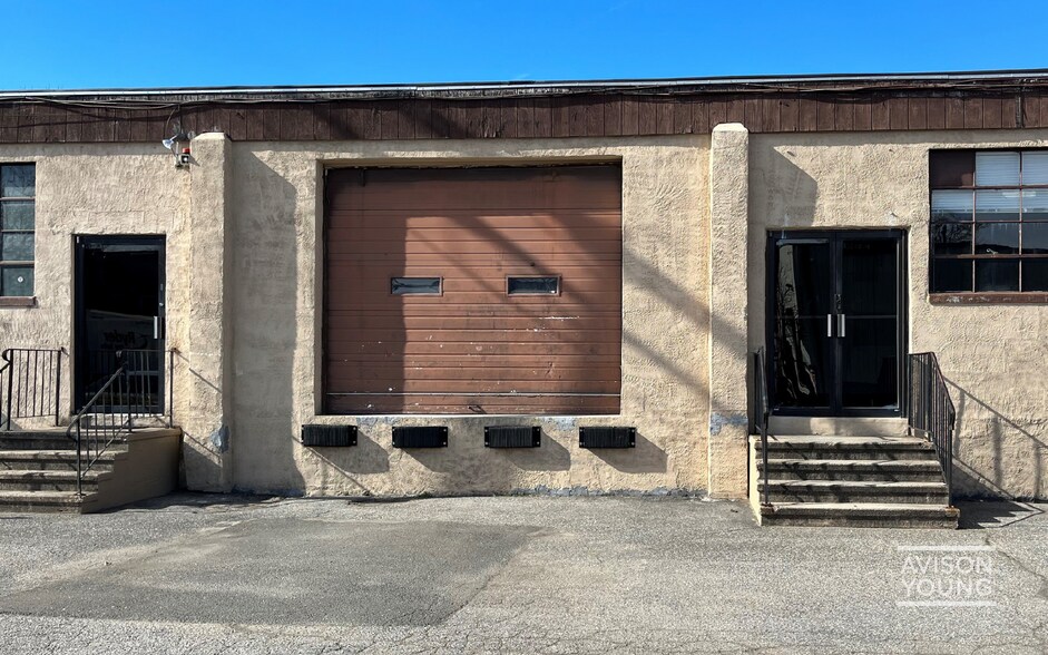 More Photos Of 25 Perry Ave, Norwalk Warehouse For Lease