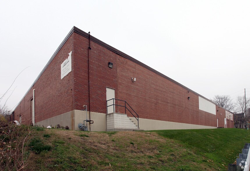 More Photos Of 68 N Gale St, Indianapolis Warehouse For Lease