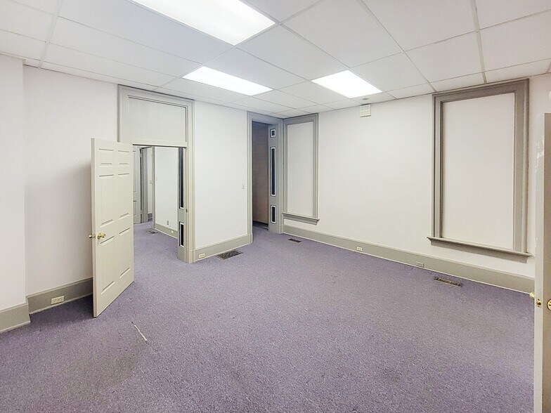More Photos Of 1730 Madison Rd, Cincinnati Office For Sale