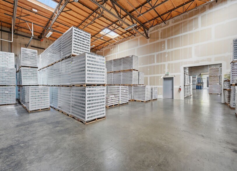 More Photos Of 12175 Paine Pl, Poway Warehouse For Lease