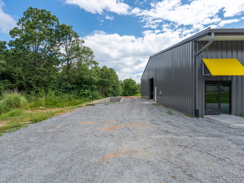 More Photos Of 258 Marlowe dr, Mills River Warehouse For Lease