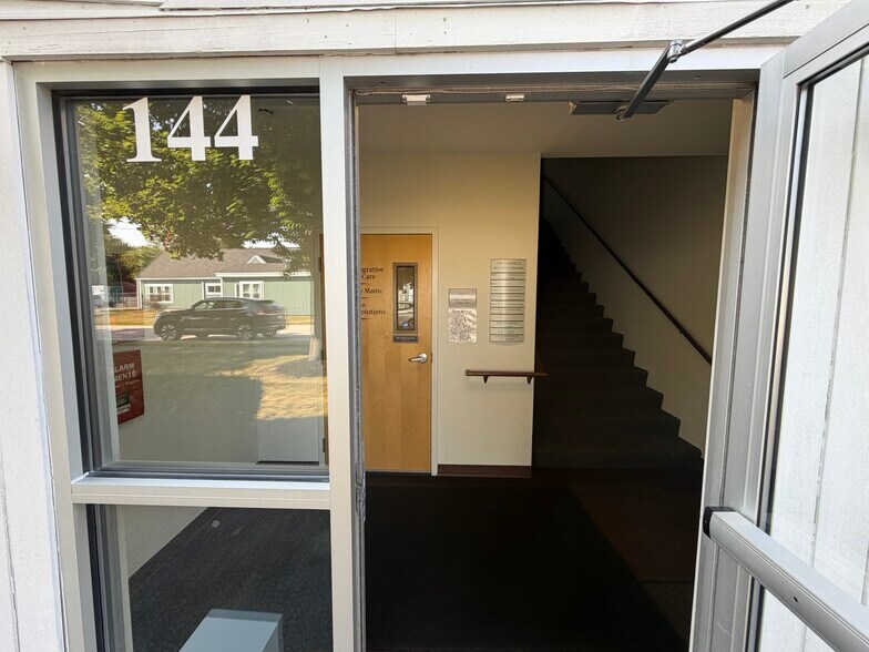 More Photos Of 144 Thadeus St, South Portland Office Residential For Lease
