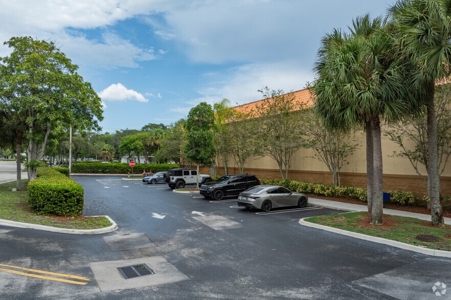 More Photos Of 4151 Turtle Creek Dr, Coral Springs Freestanding For Sale