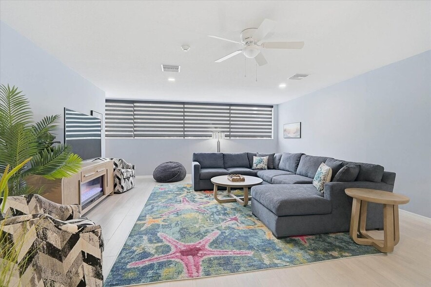 More Photos Of 2160 Gulf Gate Dr, Sarasota Storefront For Sale