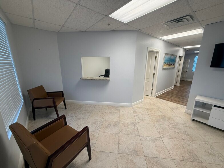 More Photos Of 28089 Vanderbilt Dr, Bonita Springs Office For Sale